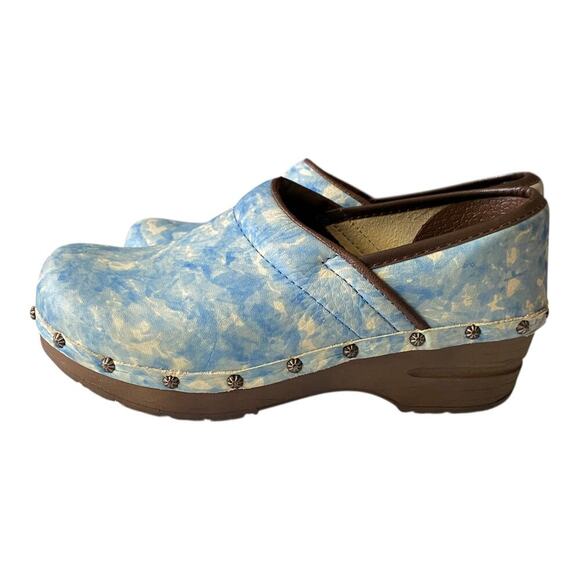 Sanita Clogs Womens Studded Sky Blue Leather SlipOns Size EU 35 US4 Nurse Shoes - Picture 3 of 10